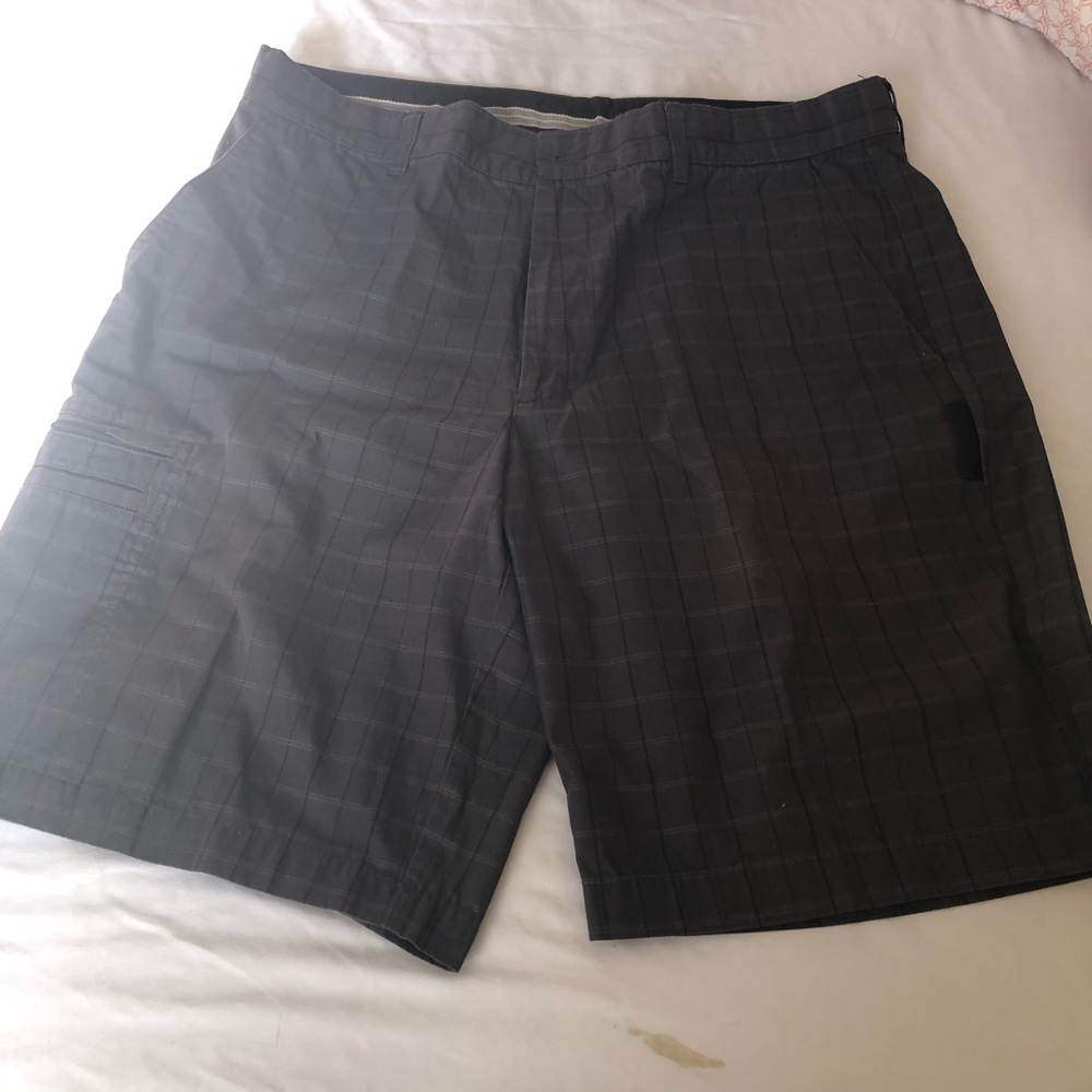 Greg Norman Five Iron Cargo Shorts 36 Inseam 11”. New without tags. Olive green